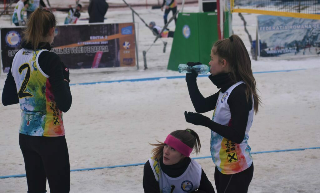 IMAGINI DE LA SEMIFINALELE SI FINALELE CAMPIONATELOR NAȚIONALE DE VOLEI PE ZĂPADĂ SENIORI MASCULIN SI FEMININ AZUGA 05-07.02.2021 11 - FRVolei 11 1024x619 1 - FRVolei