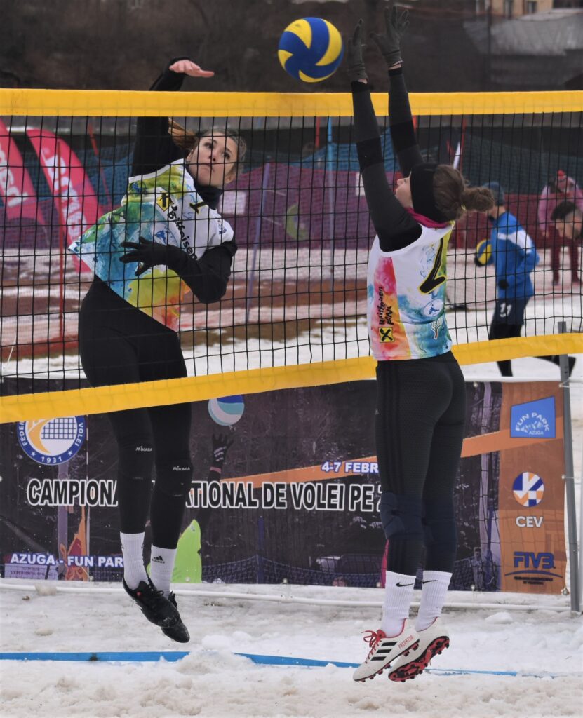 IMAGINI DE LA SEMIFINALELE SI FINALELE CAMPIONATELOR NAȚIONALE DE VOLEI PE ZĂPADĂ SENIORI MASCULIN SI FEMININ AZUGA 05-07.02.2021 18 - FRVolei 18 831x1024 1 - FRVolei