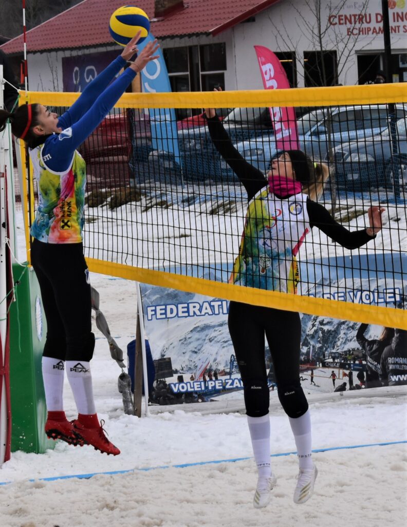 IMAGINI DE LA SEMIFINALELE SI FINALELE CAMPIONATELOR NAȚIONALE DE VOLEI PE ZĂPADĂ SENIORI MASCULIN SI FEMININ AZUGA 05-07.02.2021 33 - FRVolei 33 792x1024 1 - FRVolei