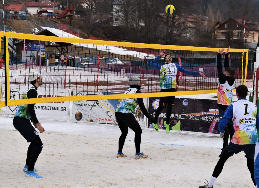IMAGINI DE LA SEMIFINALELE SI FINALELE CAMPIONATELOR NAȚIONALE DE VOLEI PE ZĂPADĂ SENIORI MASCULIN SI FEMININ AZUGA 05-07.02.2021 39 - FRVolei 39 1024x744 1 - FRVolei