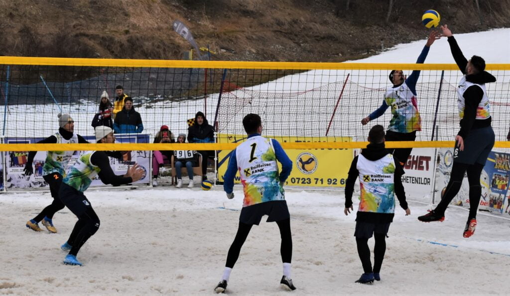 IMAGINI DE LA SEMIFINALELE SI FINALELE CAMPIONATELOR NAȚIONALE DE VOLEI PE ZĂPADĂ SENIORI MASCULIN SI FEMININ AZUGA 05-07.02.2021 46 - FRVolei 46 1024x595 1 - FRVolei
