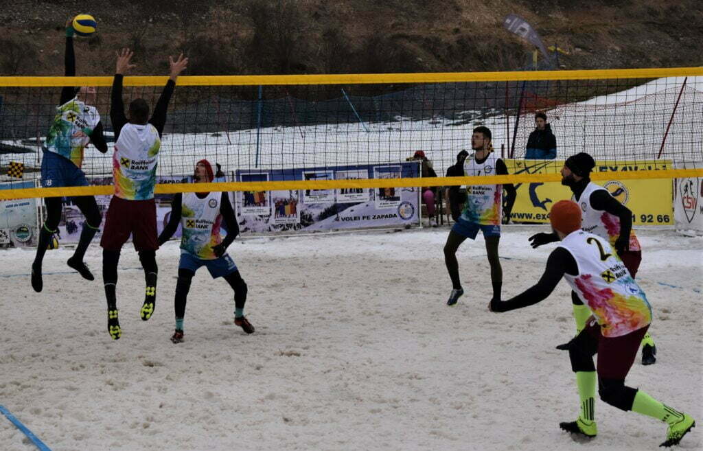 IMAGINI DE LA SEMIFINALELE SI FINALELE CAMPIONATELOR NAȚIONALE DE VOLEI PE ZĂPADĂ SENIORI MASCULIN SI FEMININ AZUGA 05-07.02.2021 52 - FRVolei 52 1024x657 1 - FRVolei