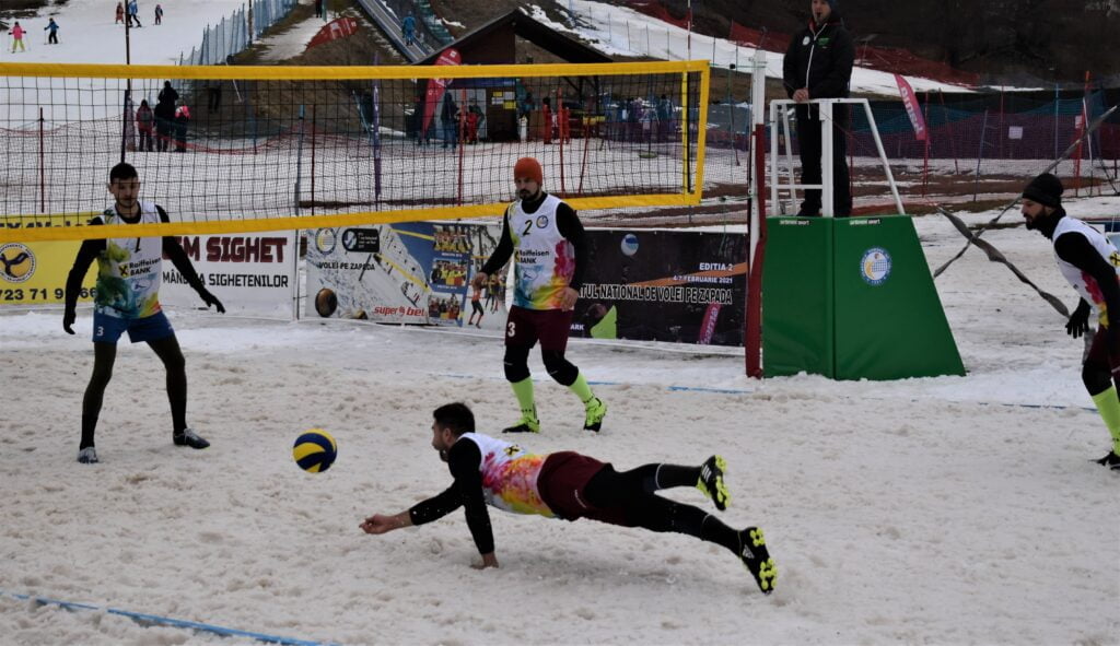 IMAGINI DE LA SEMIFINALELE SI FINALELE CAMPIONATELOR NAȚIONALE DE VOLEI PE ZĂPADĂ SENIORI MASCULIN SI FEMININ AZUGA 05-07.02.2021 55 - FRVolei 55 1024x591 1 - FRVolei