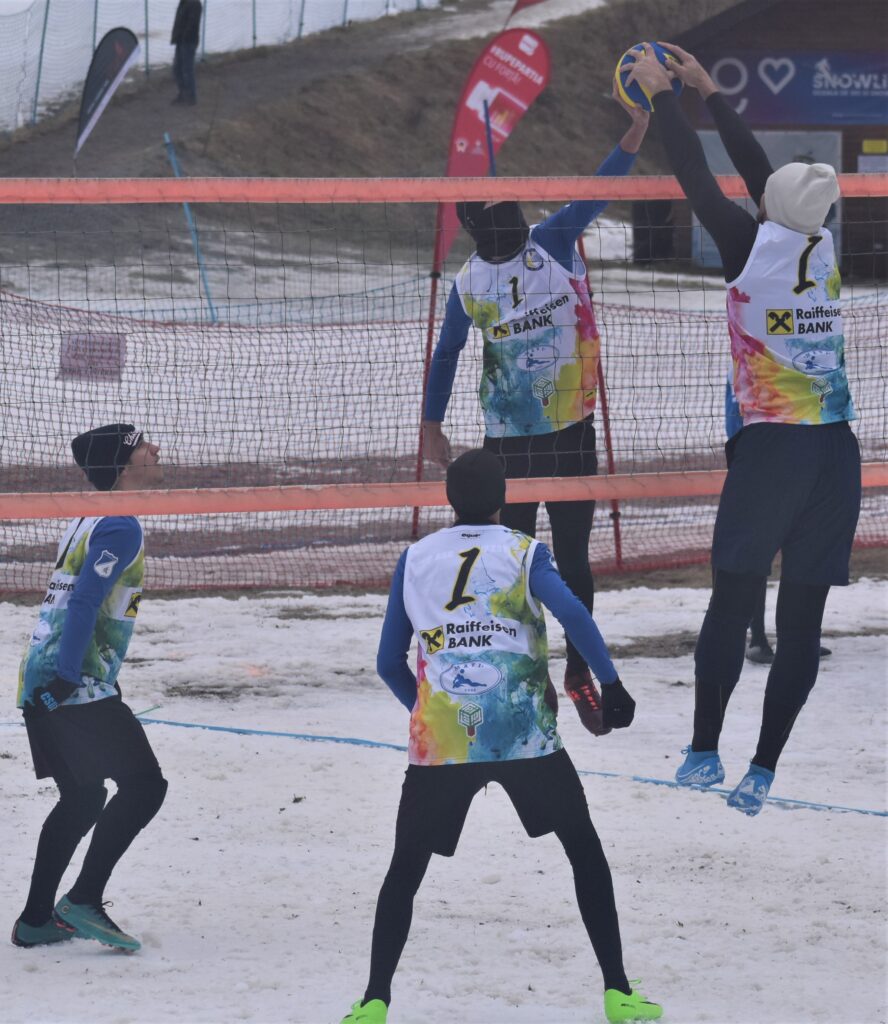 IMAGINI DE LA SEMIFINALELE SI FINALELE CAMPIONATELOR NAȚIONALE DE VOLEI PE ZĂPADĂ SENIORI MASCULIN SI FEMININ AZUGA 05-07.02.2021 6 - FRVolei 6 888x1024 1 - FRVolei