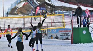 IMAGINI CAMPIONATELE NAȚIONALE DE VOLEI PE ZĂPADĂ AZUGA 05-07.02.2021 1 - FRVolei DSC 0001 300x166 1 - FRVolei