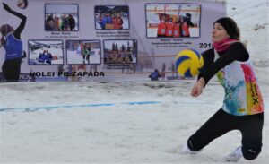 IMAGINI CAMPIONATELE NAȚIONALE DE VOLEI PE ZĂPADĂ AZUGA 05-07.02.2021 22 - FRVolei DSC 0025 300x183 1 - FRVolei