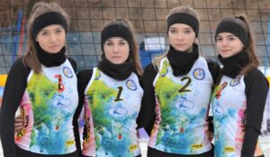 IMAGINI CAMPIONATELE NAȚIONALE DE VOLEI PE ZĂPADĂ AZUGA 05-07.02.2021 24 - FRVolei DSC 0027 300x174 1 - FRVolei
