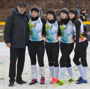 IMAGINI CAMPIONATELE NAȚIONALE DE VOLEI PE ZĂPADĂ AZUGA 05-07.02.2021 25 - FRVolei DSC 0028 300x296 1 - FRVolei