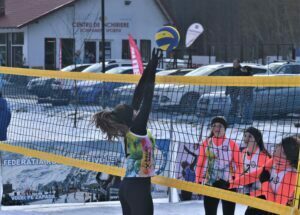 IMAGINI CAMPIONATELE NAȚIONALE DE VOLEI PE ZĂPADĂ AZUGA 05-07.02.2021 3 - FRVolei DSC 004 300x215 1 - FRVolei
