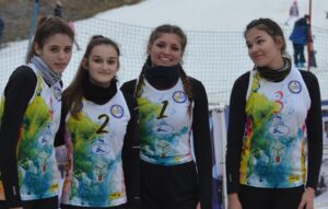 IMAGINI CAMPIONATELE NAȚIONALE DE VOLEI PE ZĂPADĂ AZUGA 05-07.02.2021 27 - FRVolei DSC 00830 300x191 1 - FRVolei
