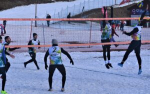 IMAGINI CAMPIONATELE NAȚIONALE DE VOLEI PE ZĂPADĂ AZUGA 05-07.02.2021 5 - FRVolei DSC 7 300x188 1 - FRVolei