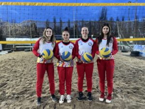 Bakuriani Campionat European Sub 20 de Ani de Volei pe Zăpadă: Miu Ioana (CSU ASE București), Hododi Ioana (CSU ASE), Shahzada Dua Larisa (CSU ASE), Slavita Diana (CSM Sighetu Marmatiei)
