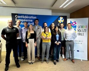 Proiectul „Joaca volei, creste cu El 2.0” – o noua etapa: lansarea manualului oficial pentru profesorii de educatie fizica 1 - FRVolei 459319413 9072673976081511 3741329949137567571 n - FRVolei