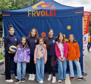 Fileu, zâmbete și fapte bune: Federația Română de Volei la Festivalul de Bine 9 - FRVolei Voluntari Federatia Romana de Volei