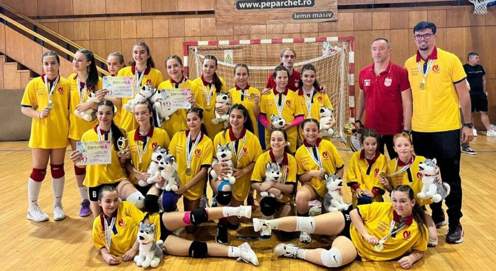 Minivolei - Dinamo este noua campioană la minivolei feminin