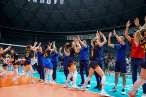 România culege roadele sprijinului oferit prin programul Empowerment 1 - FRVolei România împărtășește momente de bucurie alături de staff la CEV Golden League 2025, unde a reușit o nouă calificare în Final Four, sub egida programului FIVB Volleyball Empowerment.