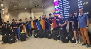 Jucatorii nationalei U16 au fost intampinati la aeroportul Henri Coandă de președintele FRV, Adin Cojocaru
