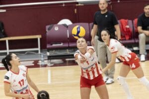 Dinamo joacă pe propriul teren, cu U Cluj