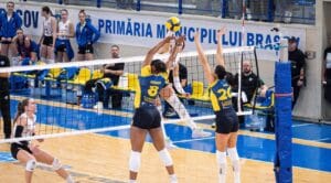 Sâmbătă și duminică se joacă meciurile etapei a patra a Diviziei A1 la volei feminin. Partida de duminică va fi pe TVR Sport 3 - FRVolei Corona Brașov a fost învinsă etapa trecută de CSO Voluntari, acasă