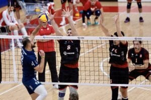 Dinamo joacă împotriva Rapidului - Divizia A1