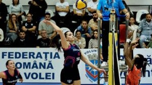 Sâmbătă și duminică se joacă meciurile etapei a patra a Diviziei A1 la volei feminin. Partida de duminică va fi pe TVR Sport 1 - FRVolei Tara Cristea, una dintre jucătoarele de bază de la CSO Voluntari