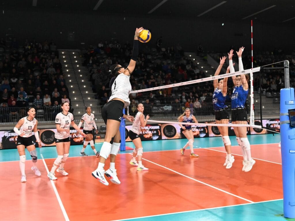 Volei Alba Blaj e liderul campionatului - FRVolei