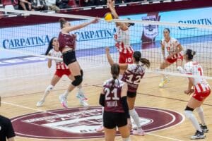 Dinamo s-a impus în tur cu 3-1 în sala Rapid