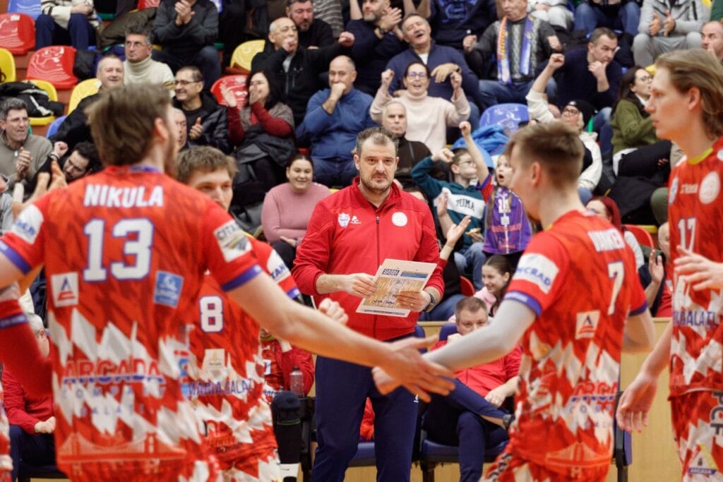 Antrenorul Sergiu Stancu a adus o pe Arcada Galati in mare forma - FRVolei