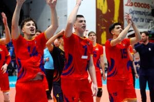 Naționala masculină U18 s-a calificat la Europene, în fața unei galerii fantastice, la Ploiești 1 - FRVolei Capitanul Eduard Panait a dat tonul scandarilor