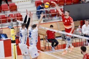 Dinamo urcă pe locul 4 cu o victorie contra Dejului