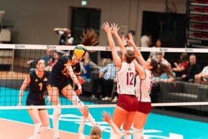 Debut cu două victorii pentru naționala feminină a României în Liga Europeană 2 - FRVolei Adelina Ungureanu in atac