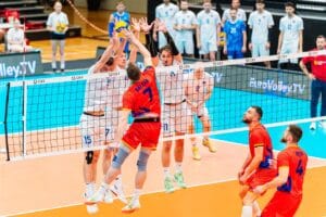 Naționala masculină a României, o victorie și un eșec în startul Ligii Europene 2 - FRVolei Rareș Bălean în atac contra Kosovo