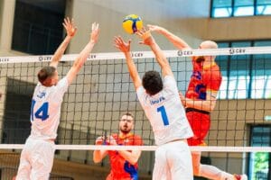 Naționala masculină joacă la Mioveni vineri și duminică 2 - FRVolei Ștefan Lupu, în atac