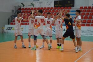 Naționala masculină U17 a României a încheiat cu medalia de bronz participarea la Campionatul Balcanic 2 - FRVolei Echipa de start a meciului cu Serbia