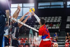 Naționala masculină, o victorie și un eșec în amicalele contra Greciei - Eurovolley 2026 2 - FRVolei Marian Bala in actiune