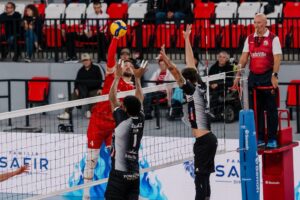 Dinamovistul Mircea Peta in atac - FRVolei